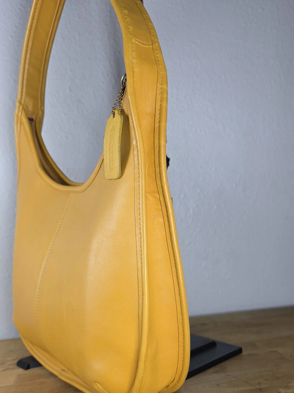 Vintage Coach Ergo Zip 9025 Yellow Glove-Tanned Leather Shoulder Bag – 1997 USA